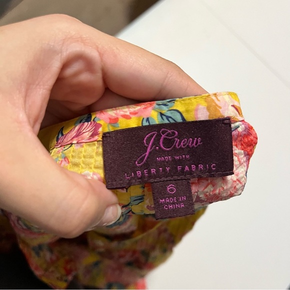 J. Crew Classic Popover Shirt Liberty Fabric Magical Bouquet Yellow Size 6 L2 - Picture 4 of 7